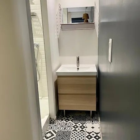 Appartement Au Calme - Proche Metro Saint Michel Daire *